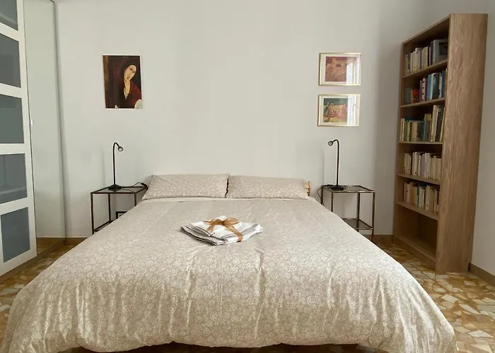 Mazzini Malpighi Lägenhet *