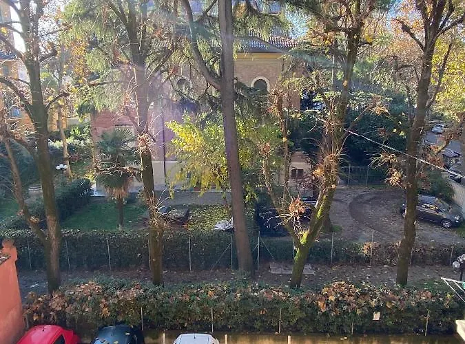 Mazzini Malpighi Lägenhet